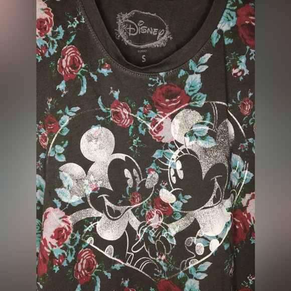 ✨Mickey & Minnie Crop Top T-Shirt✨ - Picture 2 of 4